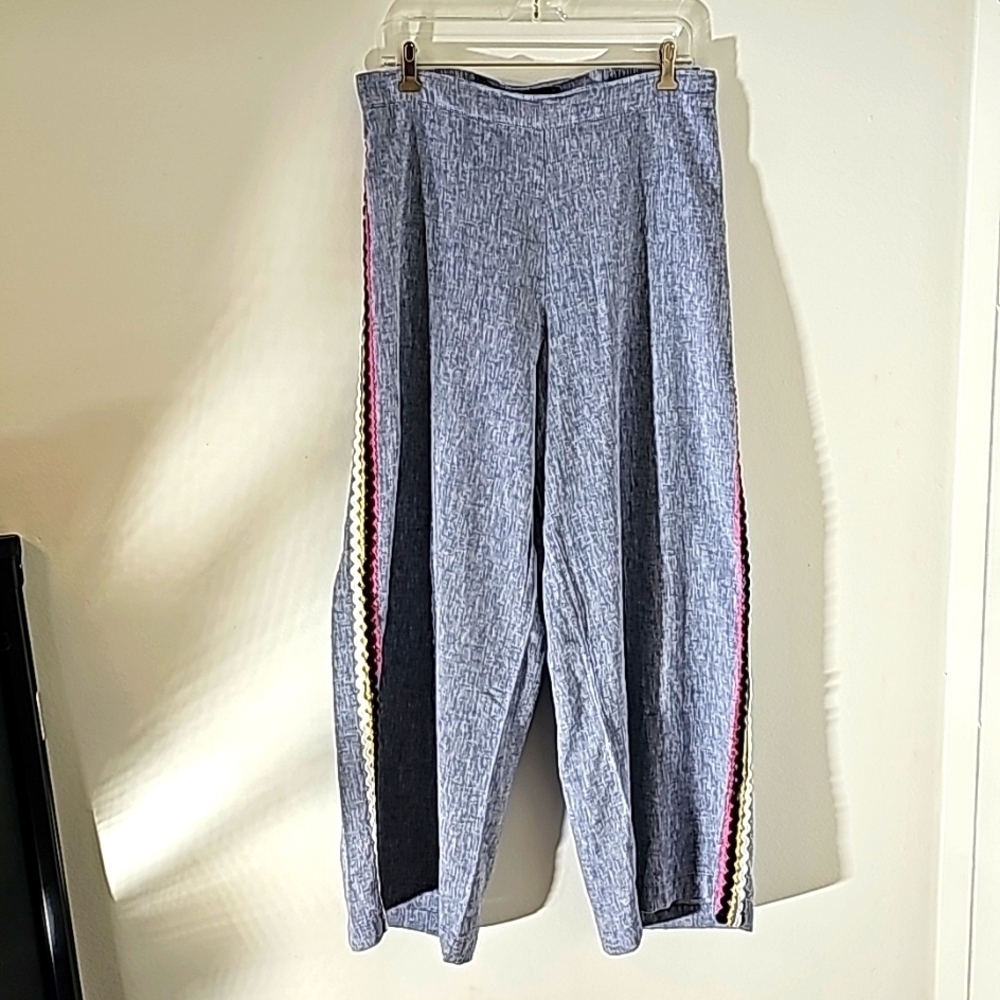 For Cynthia wide leg linen/cotton pants. Piping down the side. Size larg…